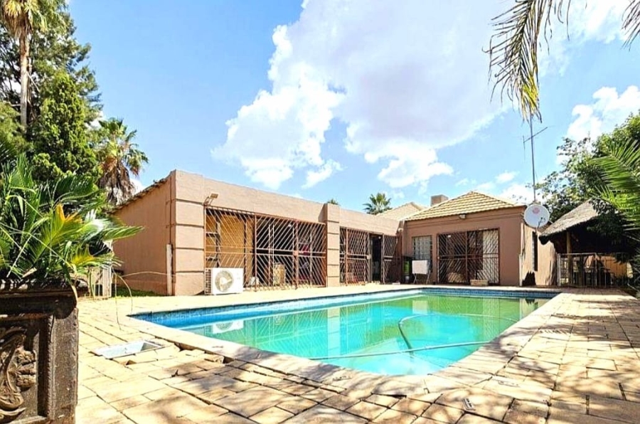 5 Bedroom Property for Sale in Van Der Hoff Park North West